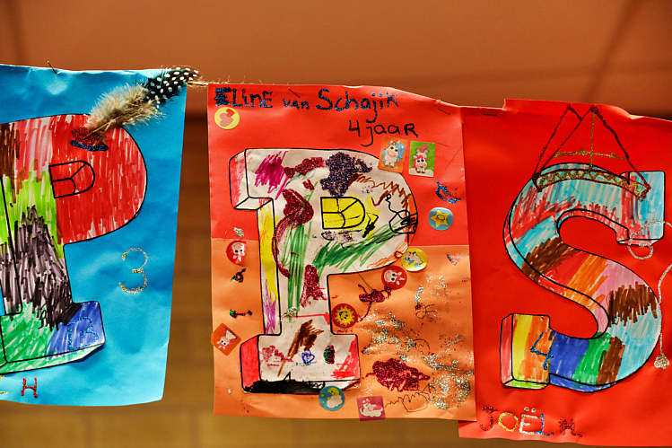 Aankomst van de Sint en zijn Zwarte Pieten in Waarder_005